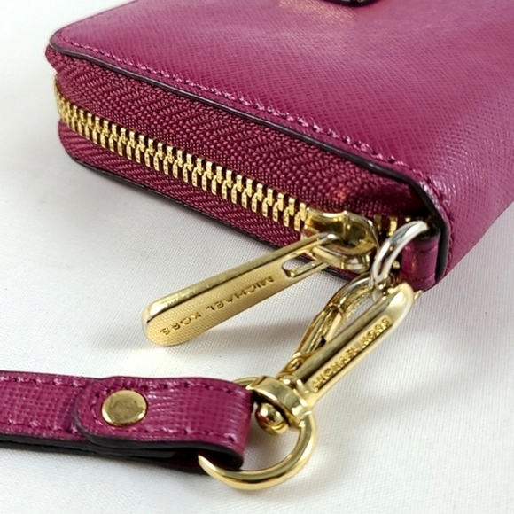 Michael Kors Women's Jet Set Fuchsia Gold Zip Around Leather Wristlet  Wallet - Picture 8 of 11